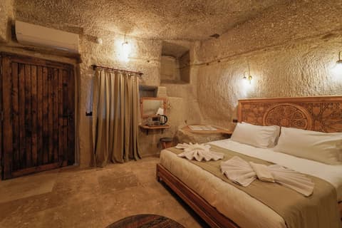 Escape Cave Suites, Room