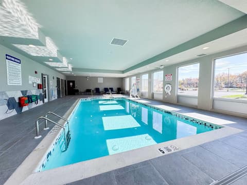 La Quinta Inn & Suites By Wyndham Mount Laurel / Moorestown, Indoor pool