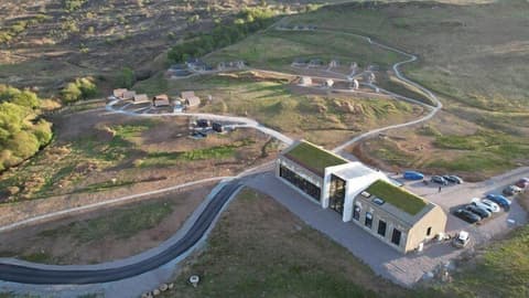 Bracken Hide Hotel, Exterior