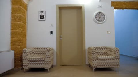 PERLA SUITE, Reception