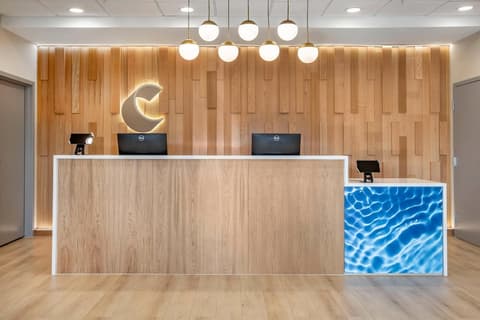 Comfort Inn & Suites Newark Liberty International Airport, Lobby