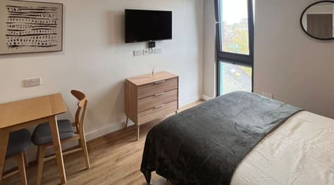 Aberdeen by Charles Hope, Room