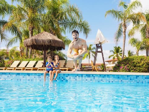 The Signature Level at Grand Palladium Imbassaí Resort & Spa, Outdoor pool