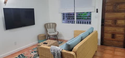 Alux House, Living area