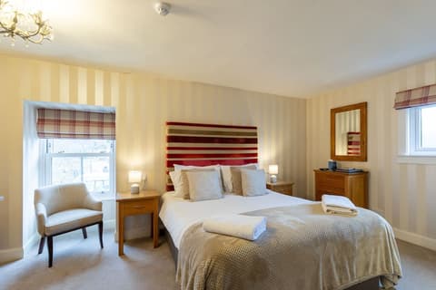 Craigroyston House & Lodge, Room