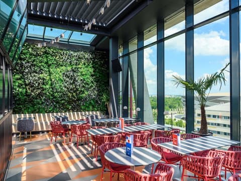 Tribe Budapest Stadium, Bar (on property)