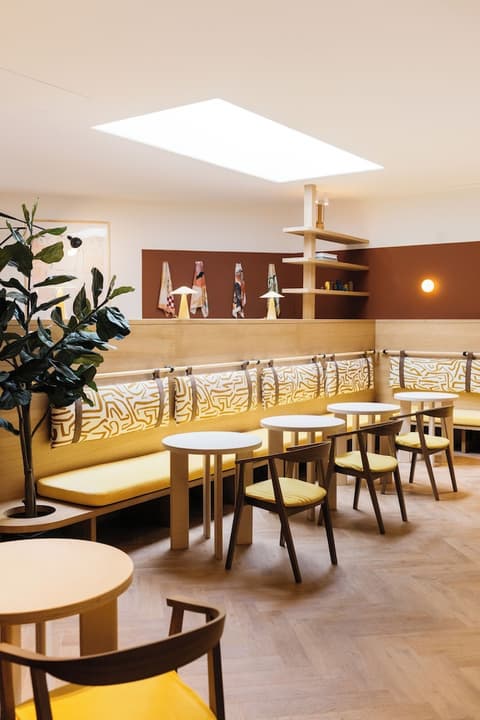 Maison Arya, Reception