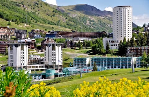 Studio Les Caribous Mountain Retreat, Exterior
