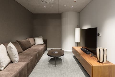 Noli Katajanokka II, Lobby