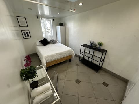 Culver City Hostel, Room