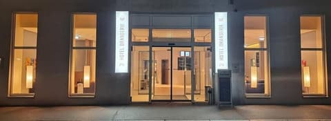 Hotel Orangerie, Front of property