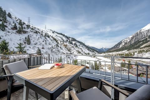 Mondschein Hotel and Chalet, Terrace/patio