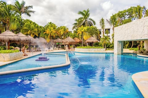 The Sens Riviera By Oasis, Outdoor pool