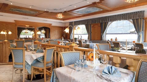 Renato Hotel, Interior