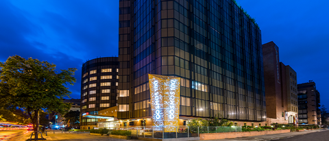 Cosmos 100 & Centro de Convenciones, 