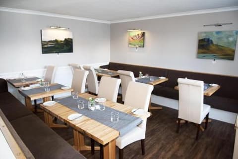 The Rosedale Hotel & Restaurant, 