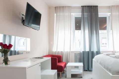 B&B Schlosser & Fontana, 