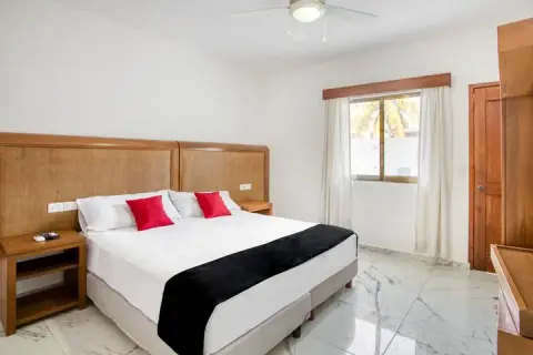 Capital O Hotel Yukon, 