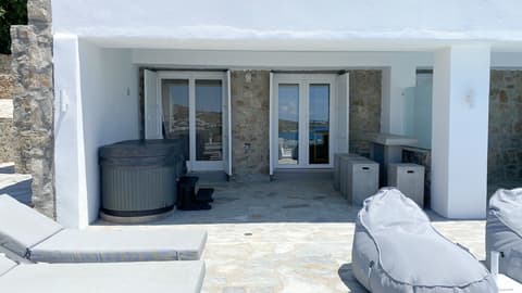 Amperian Mykonos Suites, 