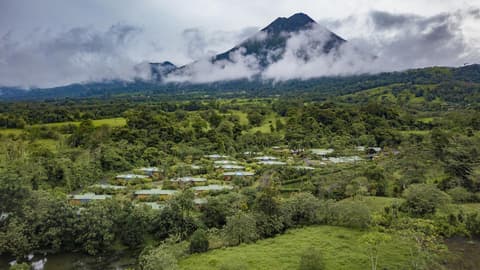 Volcano Trail: Waves & Local Ways