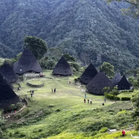 Flores Frontier: Jungles, Villages & Komodo Quests