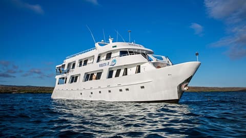 Galápagos — Central, South & East Islands aboard the Yolita