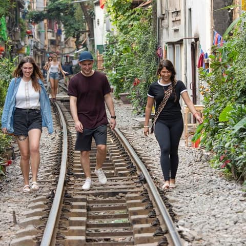 Hanoi Escape: Night Life, City Vibes & Bia Hoi Corner