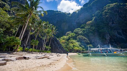 Manila and Palawan: Jungle Trekking, Local Eats & Epic Beaches