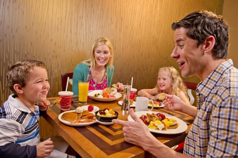 Disney's Contemporary Resort, Restaurant