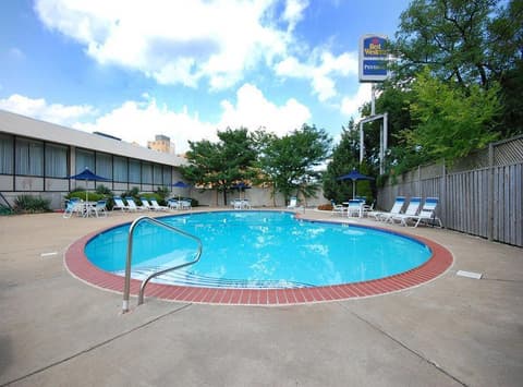 Hotel Pentagon, Pool view
