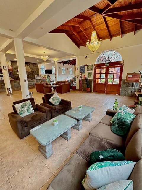 Mabey Urubamba, Lobby