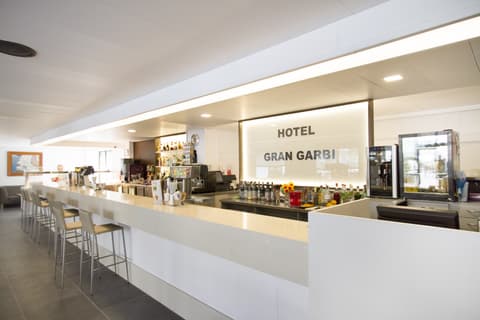 Gran Garbi, Bar