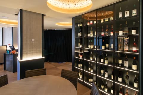 Golden Donaire Beach, Restaurant