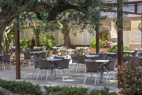 Castell dels Hams, Restaurant