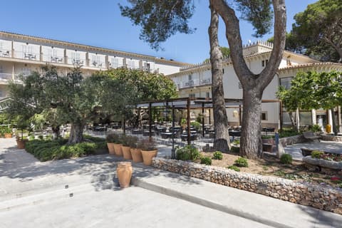 Castell dels Hams, Restaurant