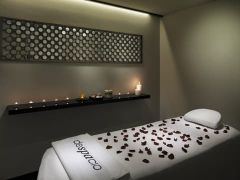 H10 White Suites Boutique Hotel - Adults Only, Sports and Entertainment