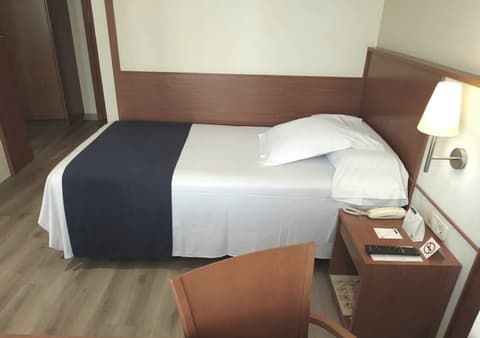 RH Sorolla Centro, Room