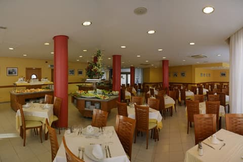 Fenals Garden, Restaurant