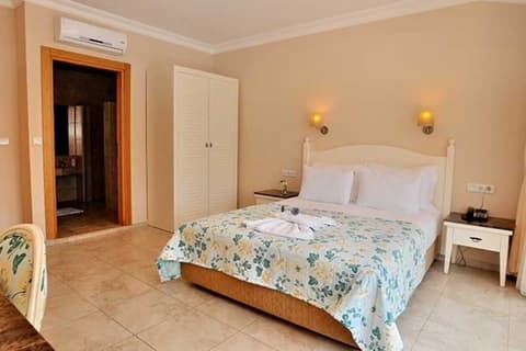 The Blue Lagoon Hotel, Room