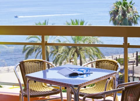 Sunset Beach Club, Room