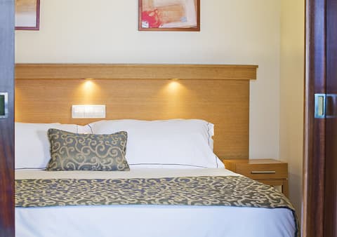 Sunset Beach Club, Room