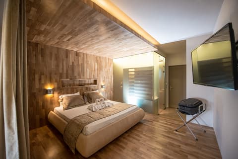 Village Panorama, Room