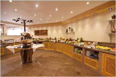 Royal Son Bou Family Club, Restaurant