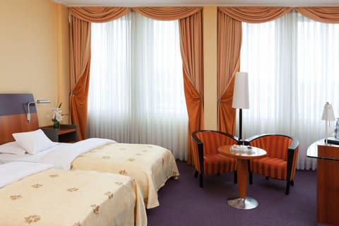 Steigenberger Graf Zeppelin, Room