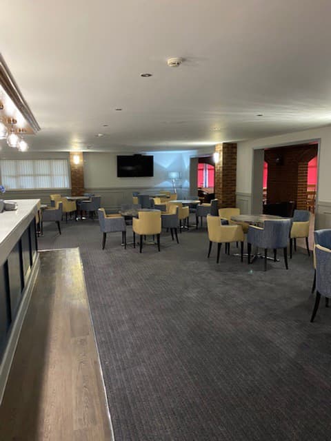 Beaufort Park Hotel and Conference Centre, Bar