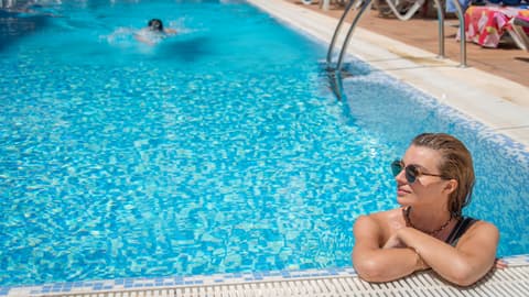 RH Royal-Only Adults, Pool