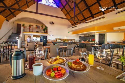 Luna Palace Hotel & Suites, Restaurant