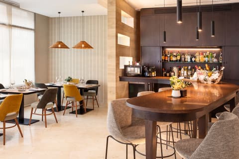 Catalonia El Retiro, Restaurant