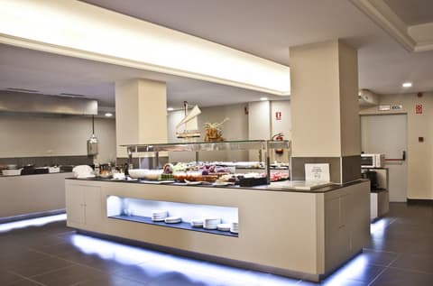 Bon Repos, Restaurant