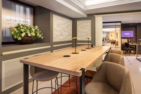 Catalonia las Cortes, Lobby